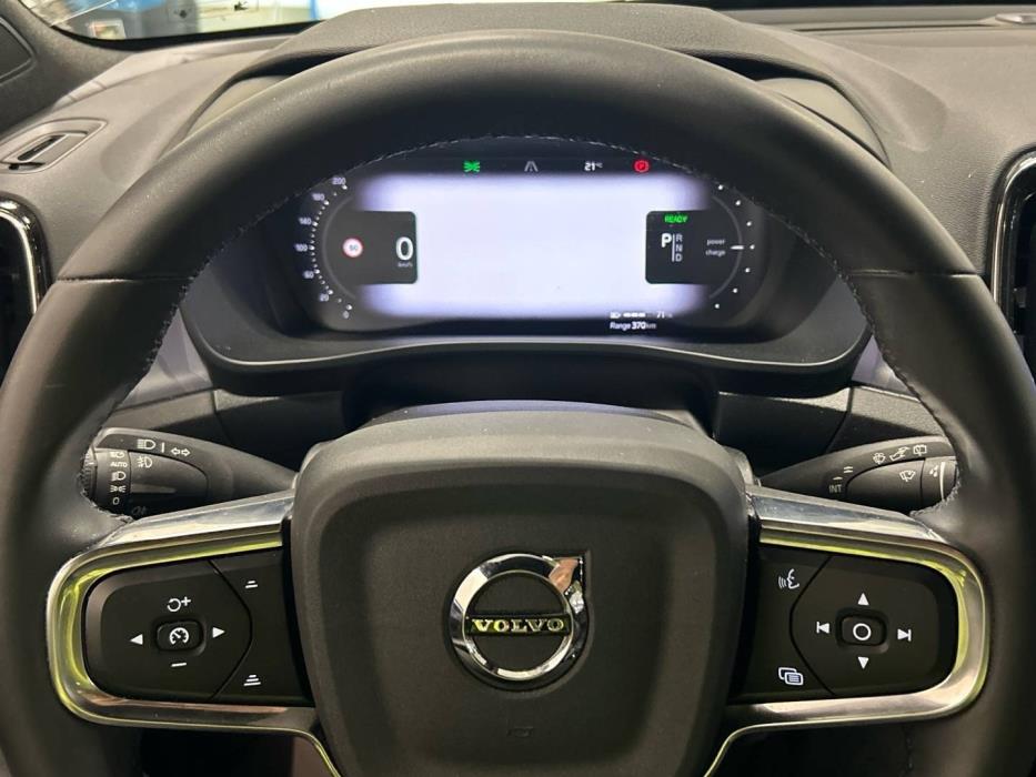 VOLVO XC40 2024