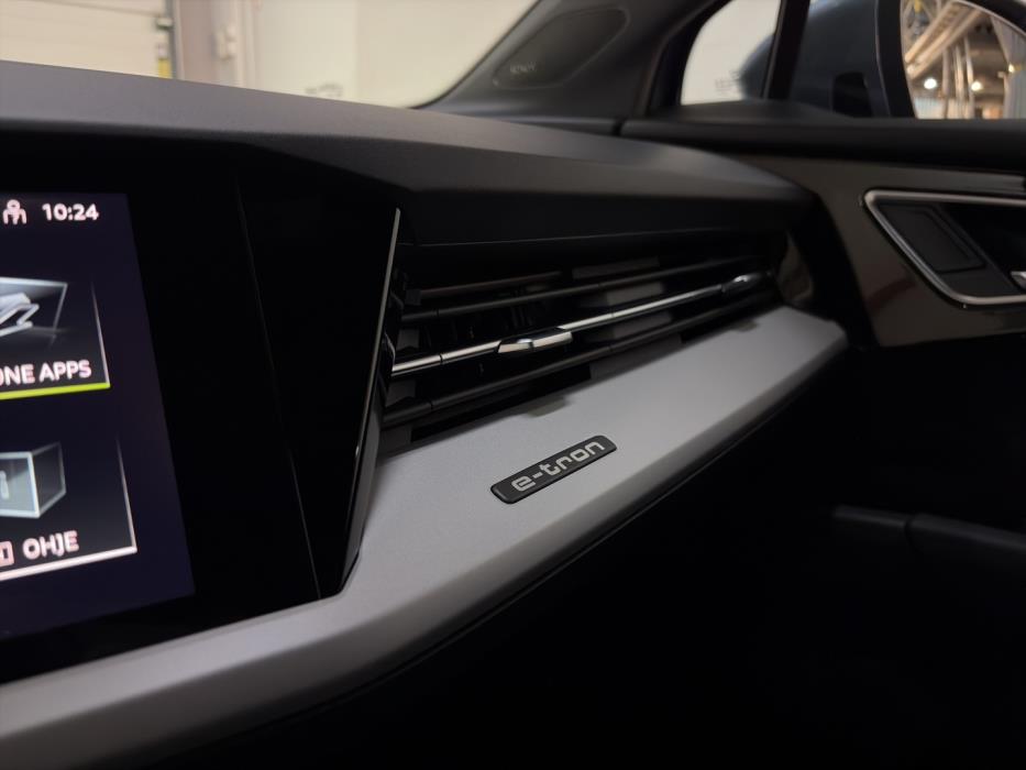 AUDI Q4 e-tron 2022