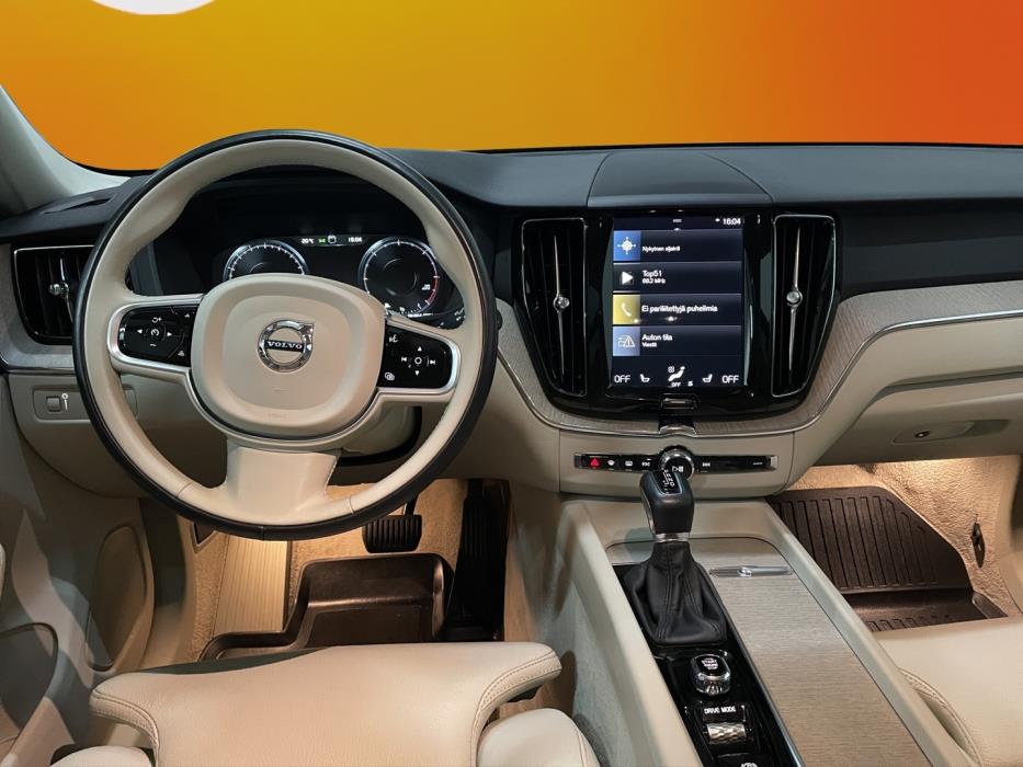 VOLVO XC60 2018