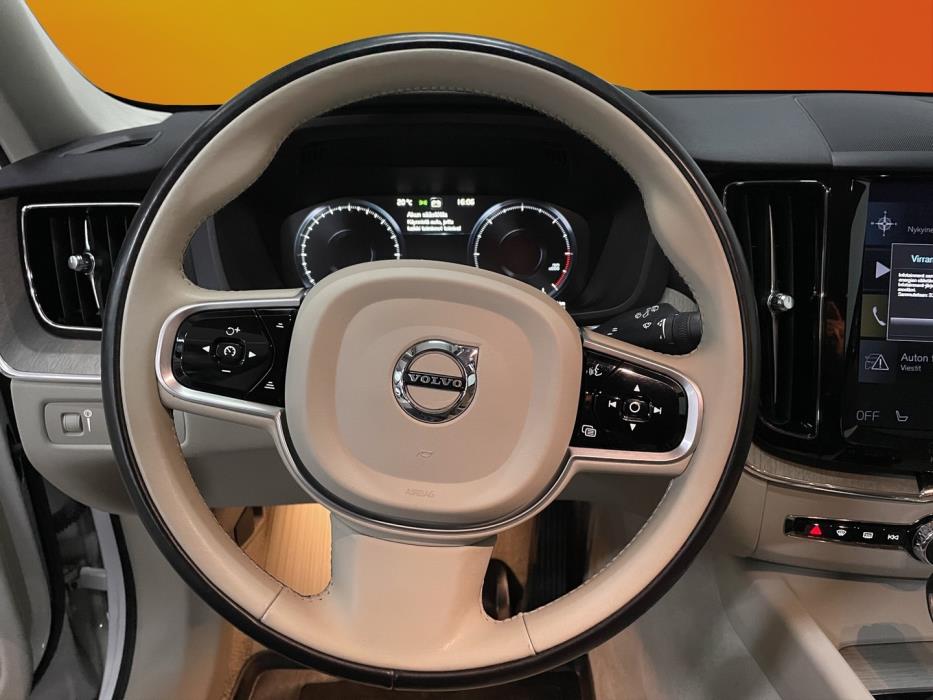 VOLVO XC60 2018