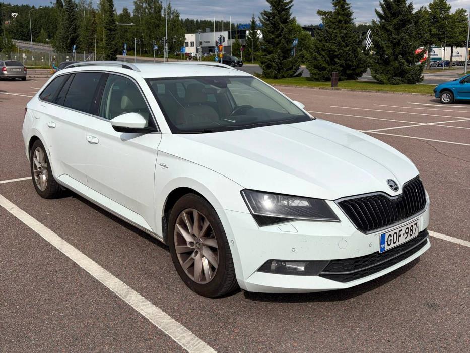 SKODA Superb 2016