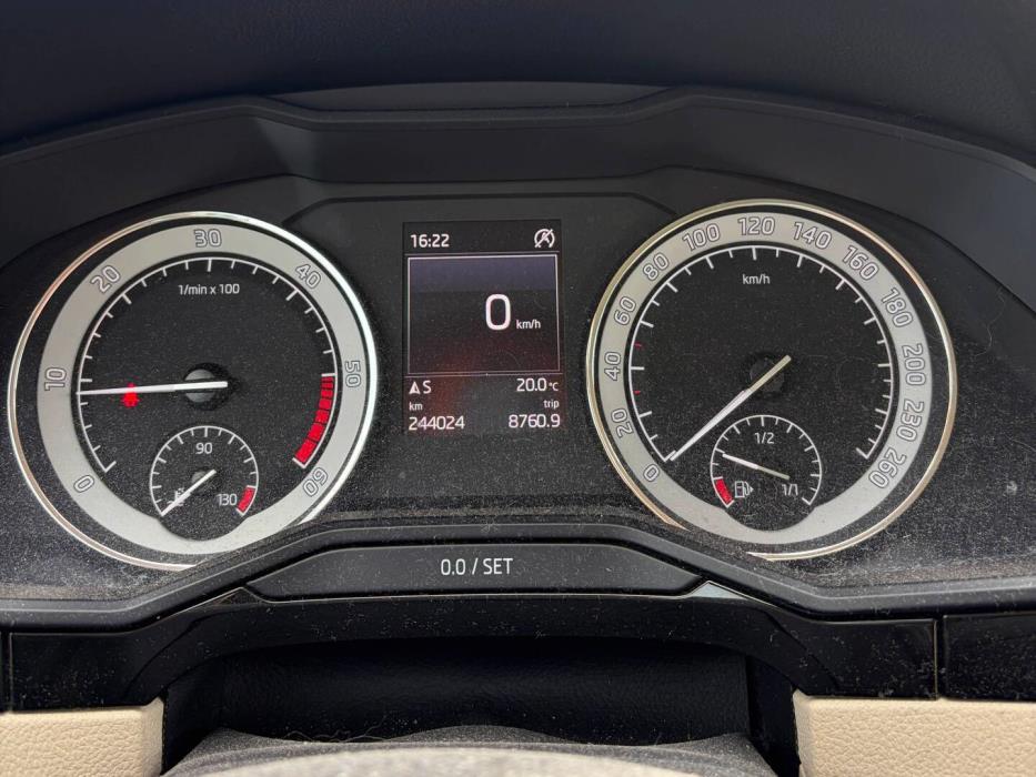 SKODA Superb 2016