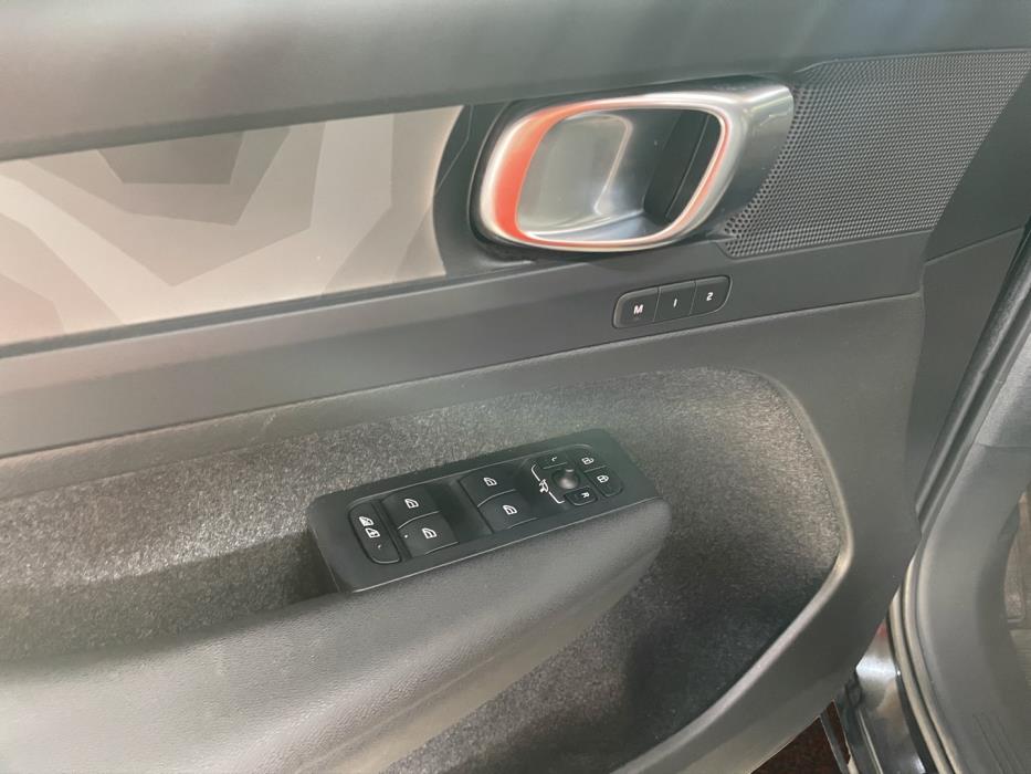 VOLVO C40 2024
