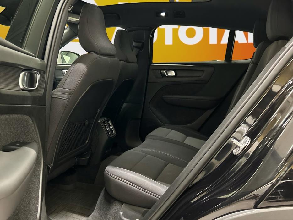 VOLVO C40 2023