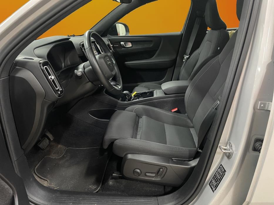 VOLVO XC40 2024