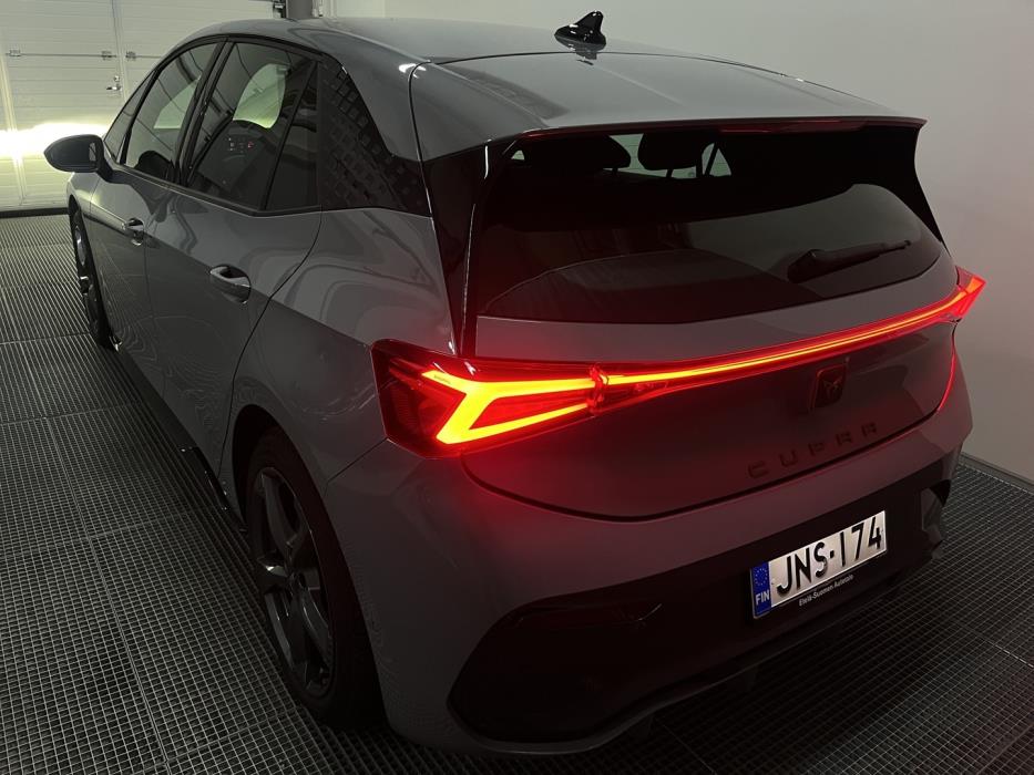 CUPRA Born 2023