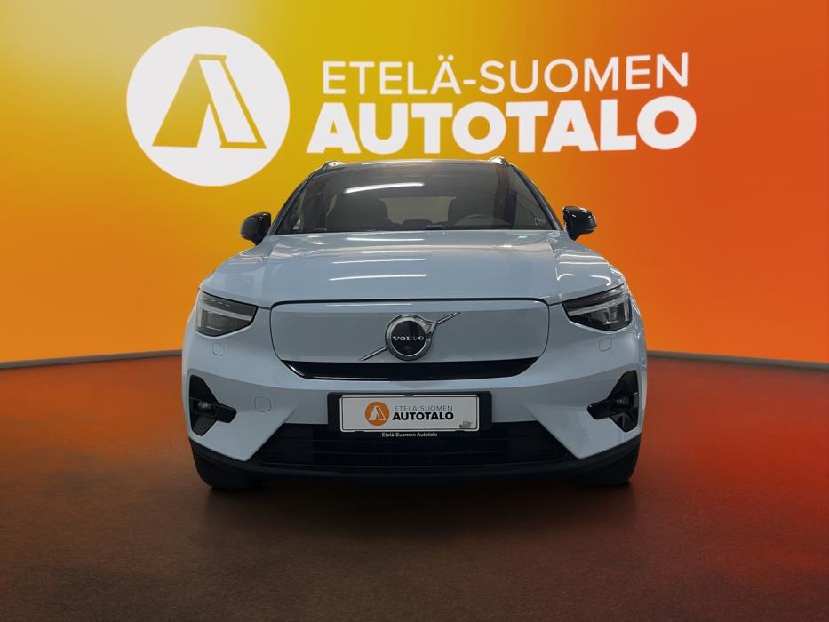 VOLVO XC40 2024