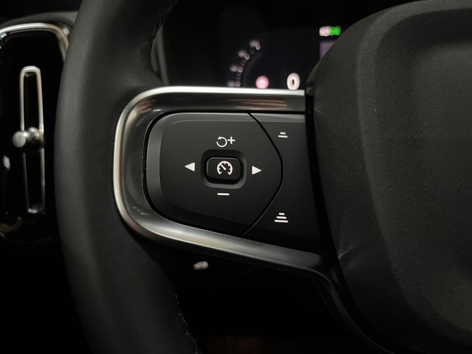 VOLVO XC40 2024