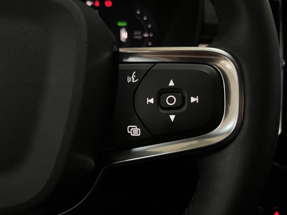 VOLVO XC40 2024