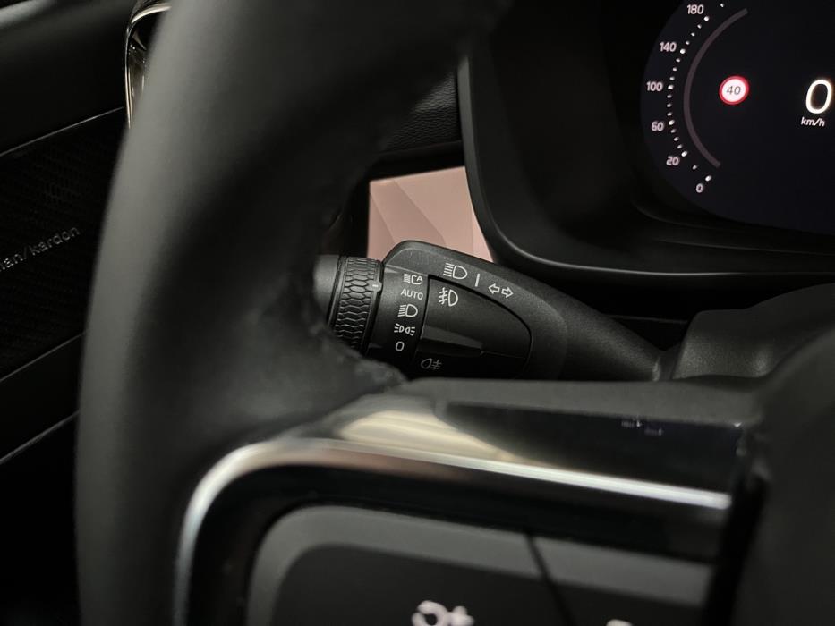 VOLVO XC40 2024