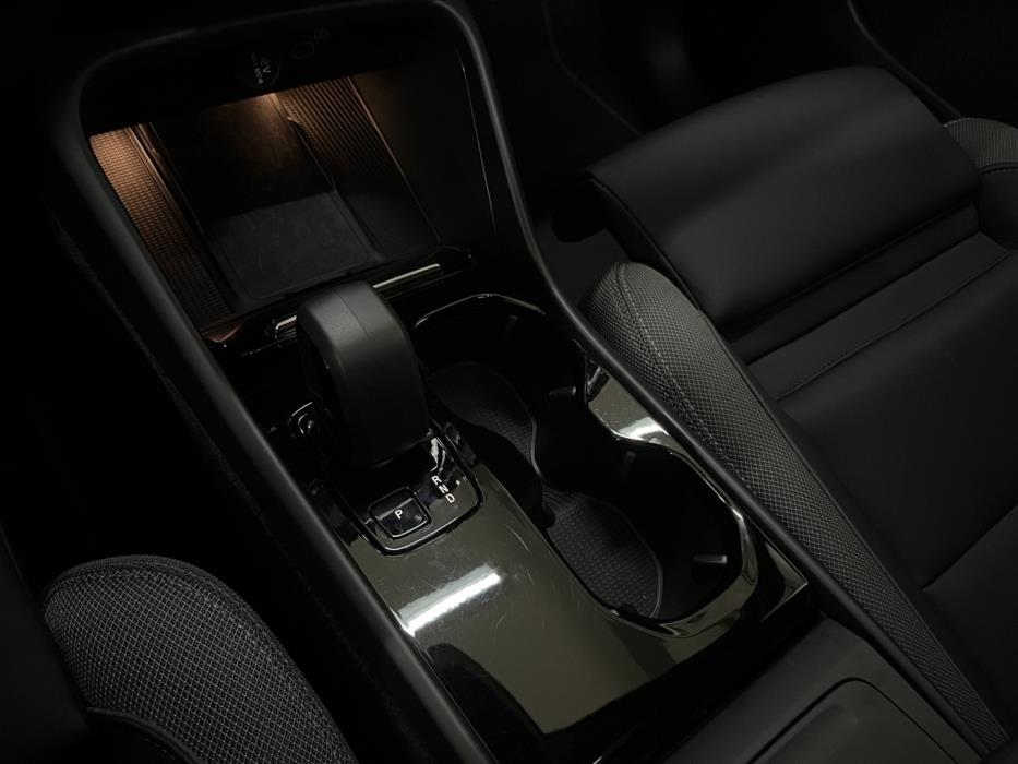 VOLVO XC40 2024