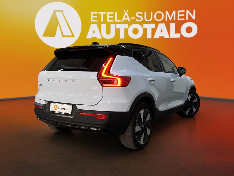 VOLVO XC40 2024