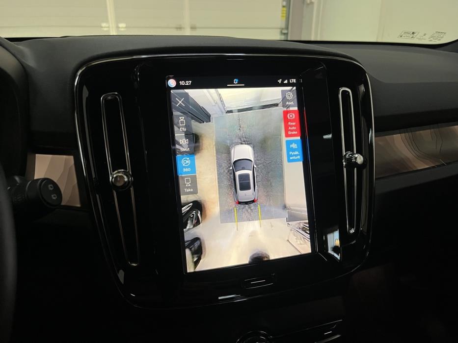 VOLVO XC40 2024