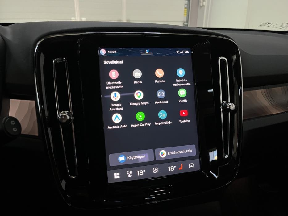 VOLVO XC40 2024
