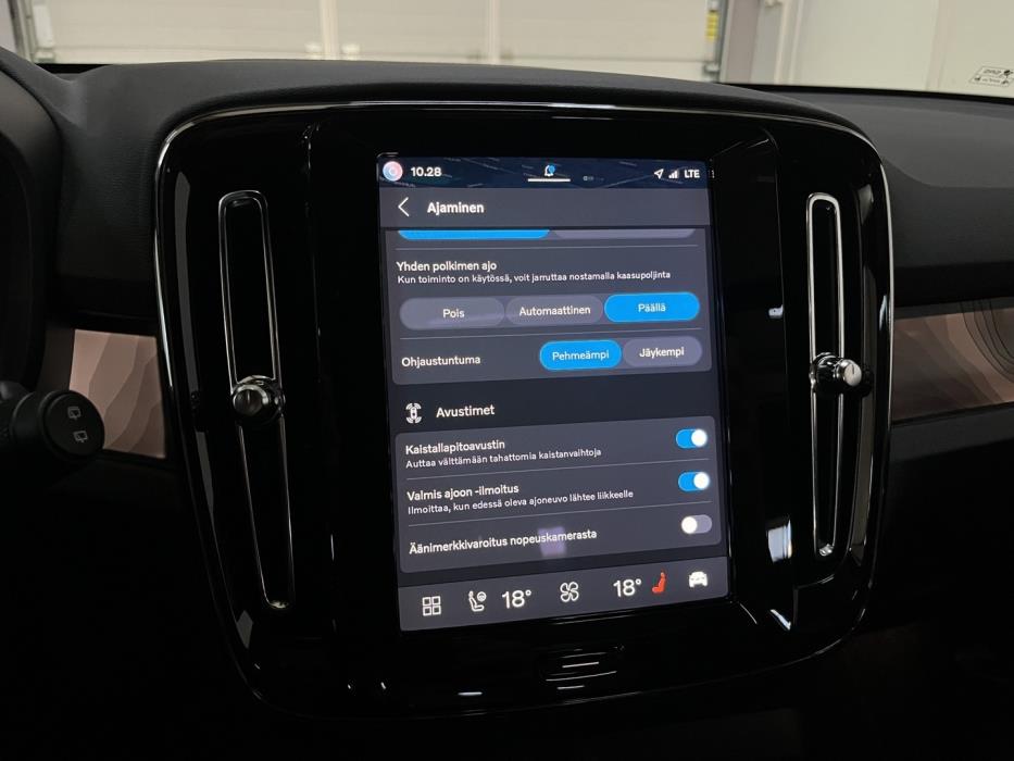 VOLVO XC40 2024