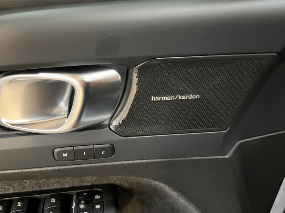VOLVO XC40 2024