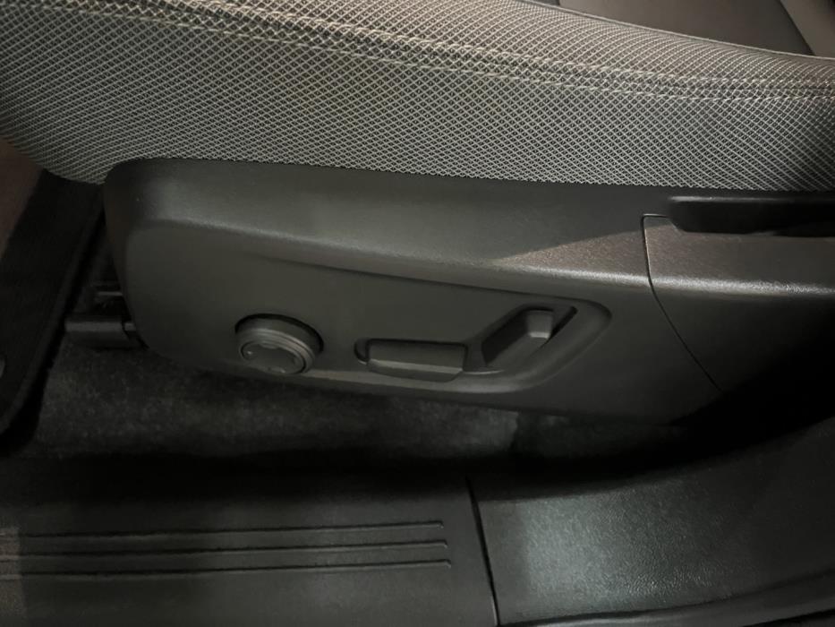 VOLVO XC40 2024