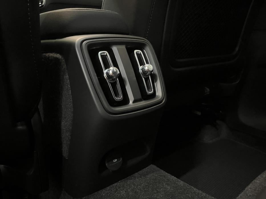 VOLVO XC40 2024