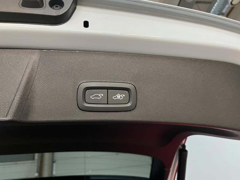 VOLVO XC40 2024