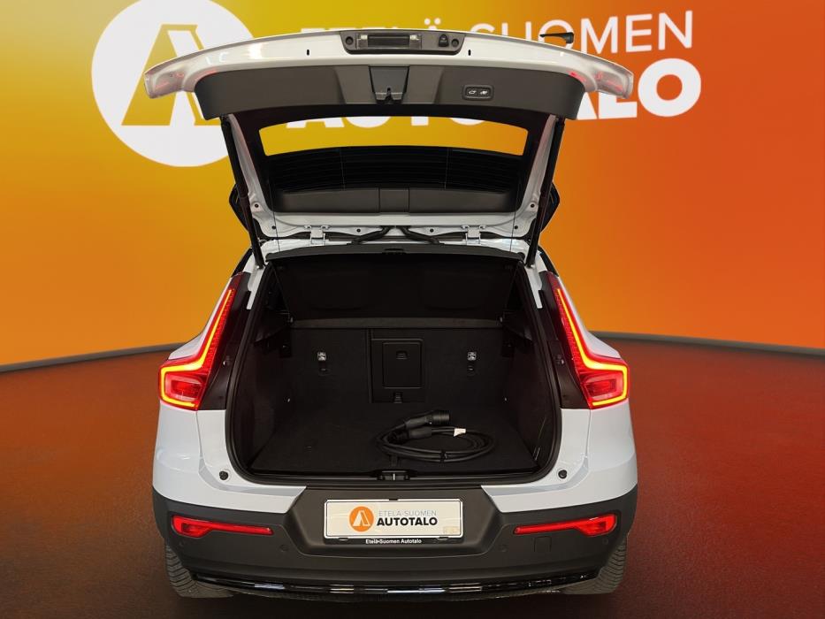 VOLVO XC40 2024
