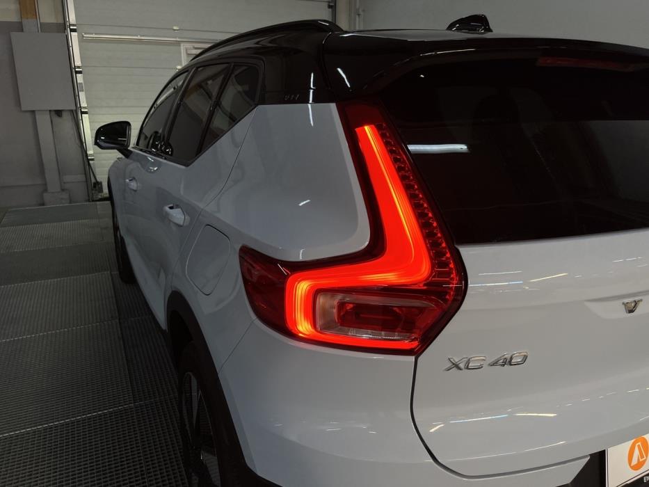 VOLVO XC40 2024