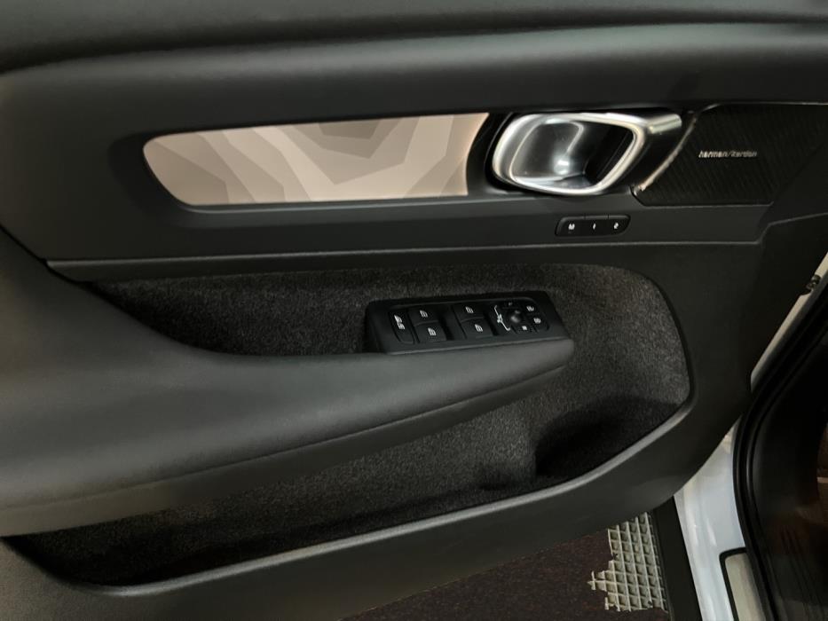 VOLVO XC40 2024
