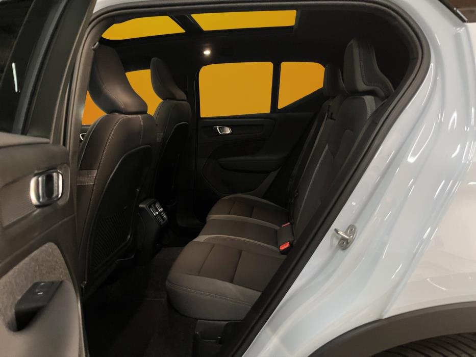 VOLVO XC40 2024