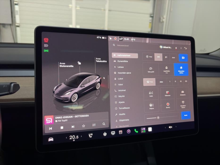 TESLA Model 3 2022