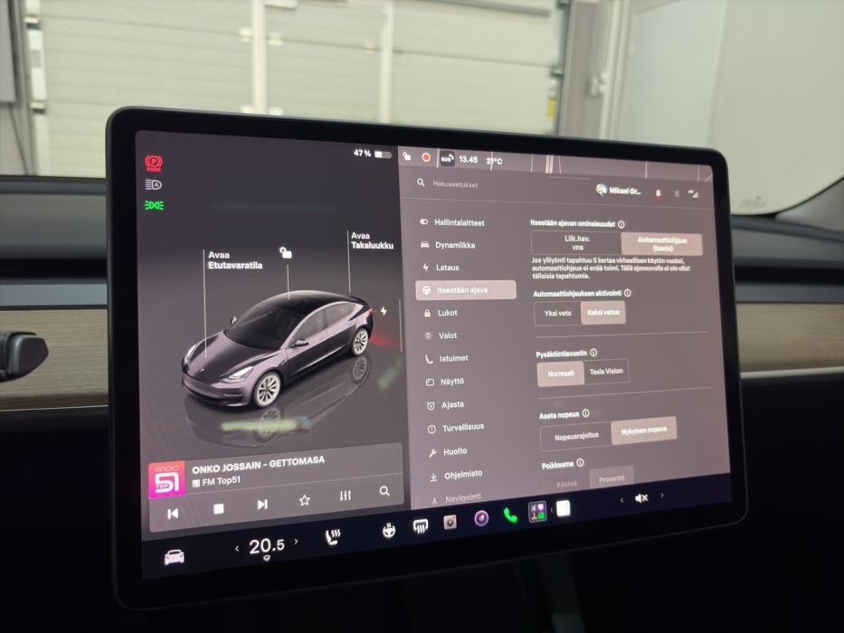 TESLA Model 3 2022