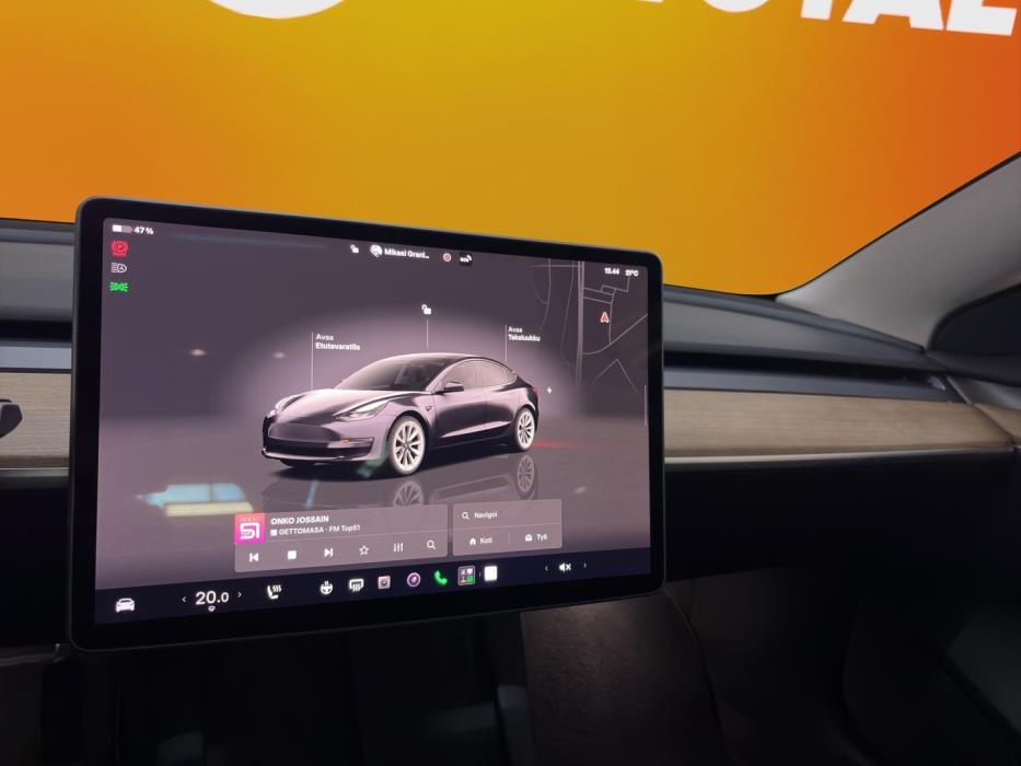 TESLA Model 3 2022