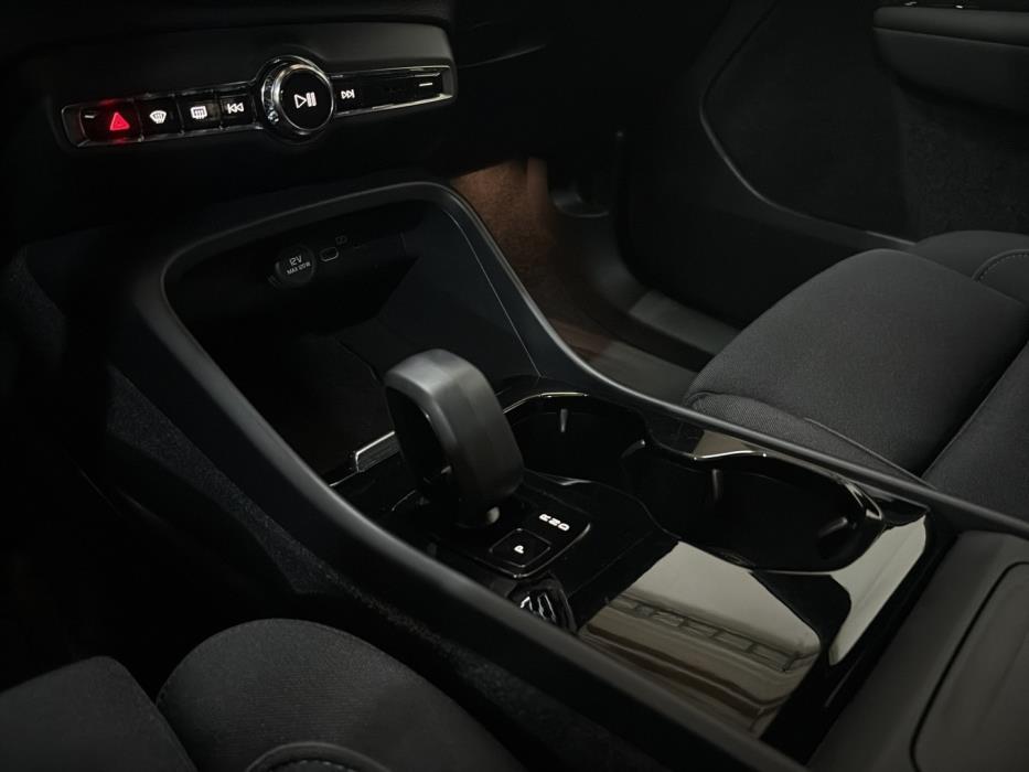 VOLVO XC40 2023