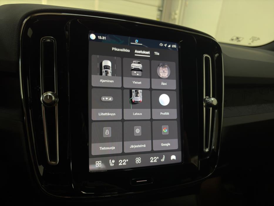 VOLVO XC40 2023