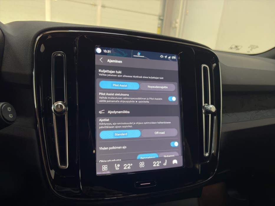 VOLVO XC40 2023