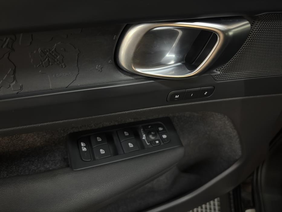 VOLVO XC40 2023