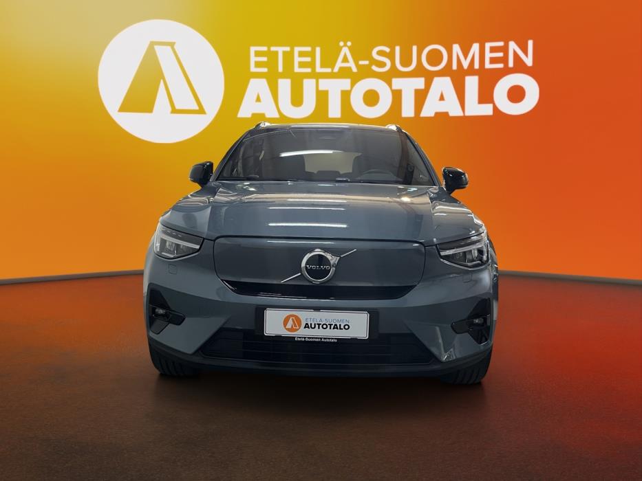 VOLVO XC40 2023