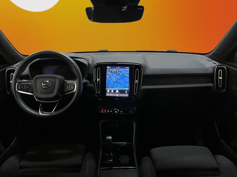 VOLVO XC40 2023
