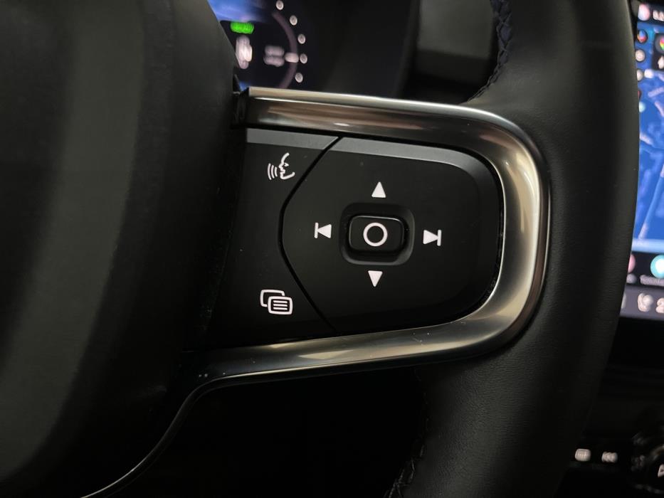 VOLVO XC40 2023