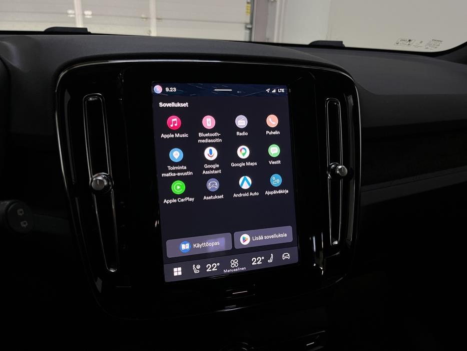 VOLVO XC40 2023