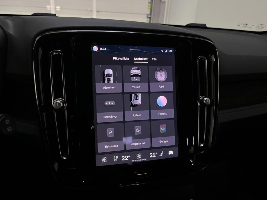 VOLVO XC40 2023