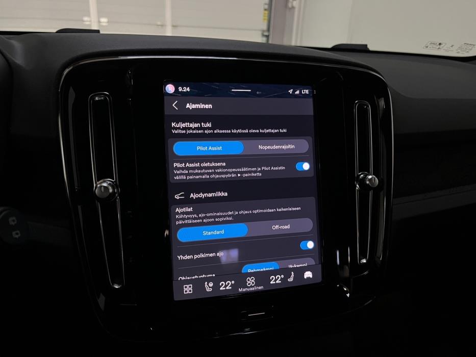 VOLVO XC40 2023