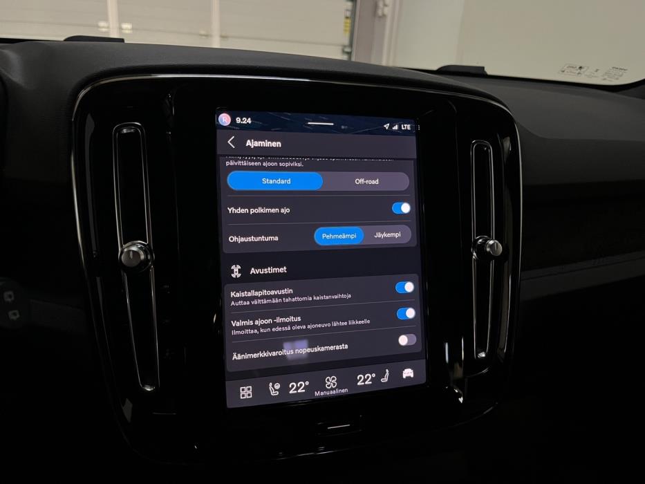 VOLVO XC40 2023