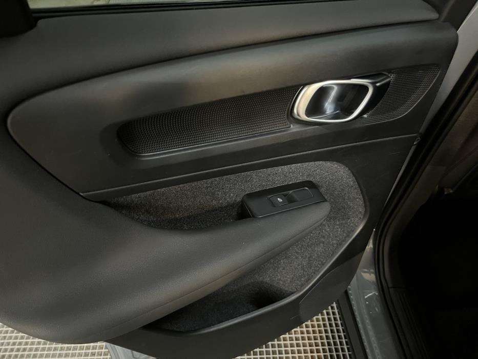 VOLVO XC40 2023