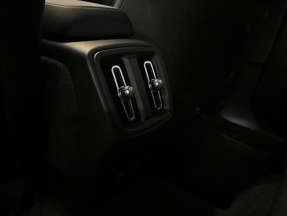 VOLVO XC40 2023