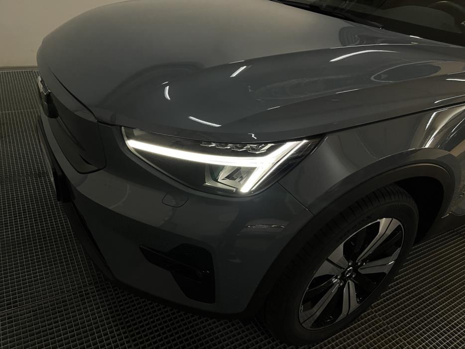 VOLVO XC40 2023