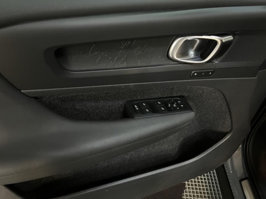 VOLVO XC40 2023