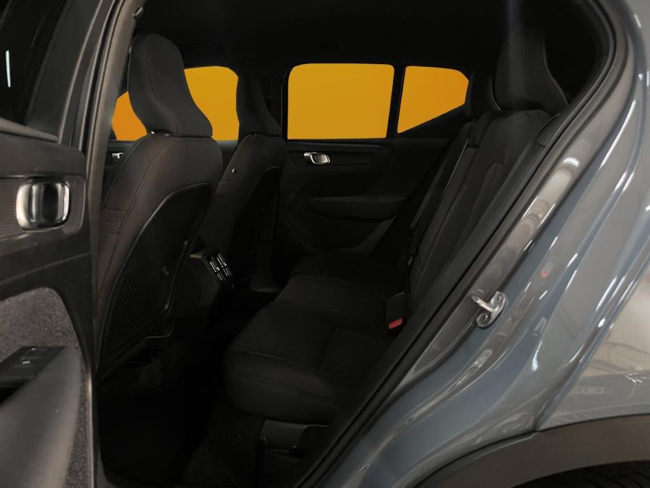 VOLVO XC40 2023