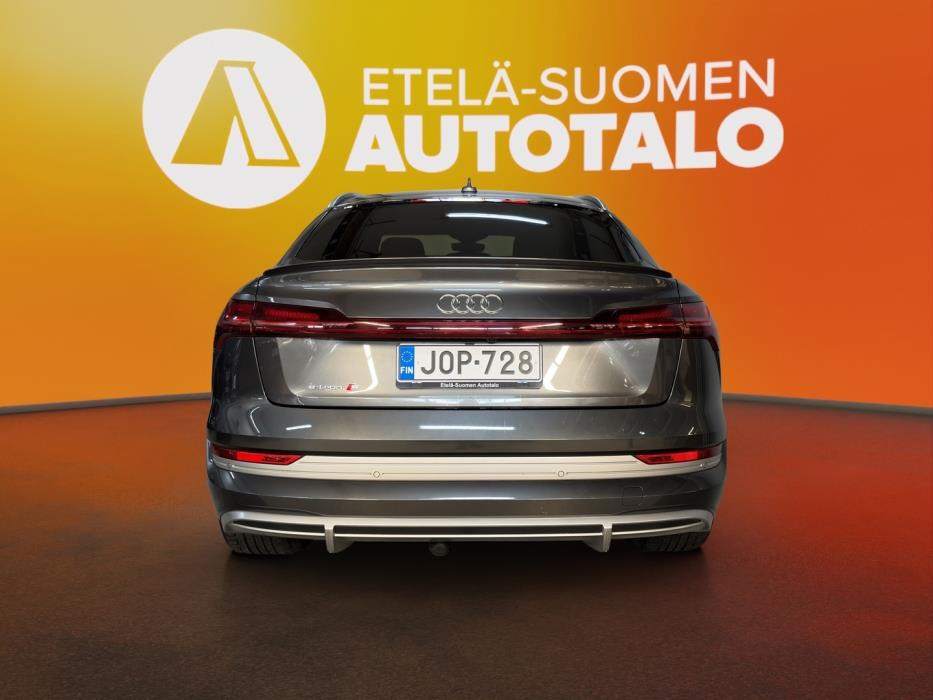AUDI e-tron 2023