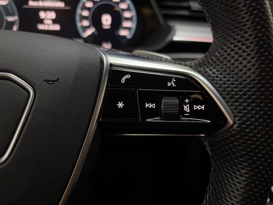 AUDI e-tron 2023
