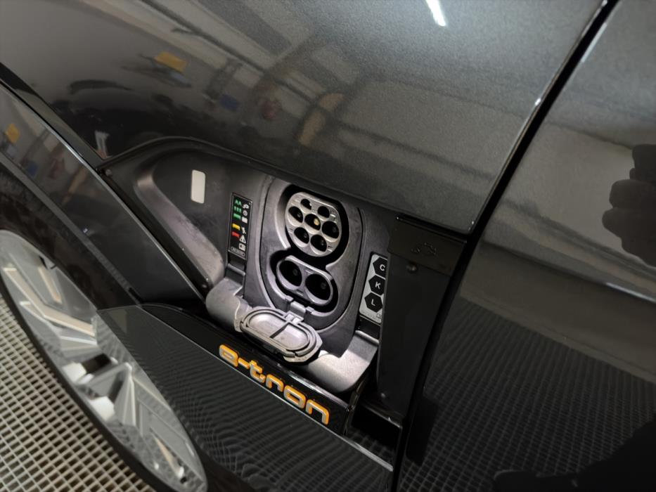 AUDI e-tron 2023