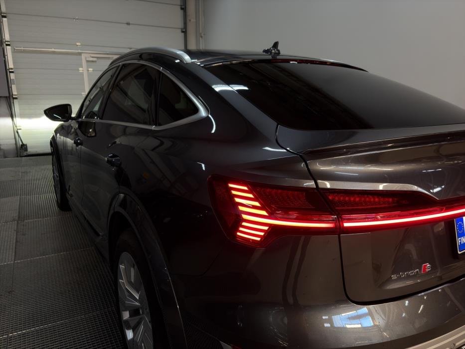 AUDI e-tron 2023